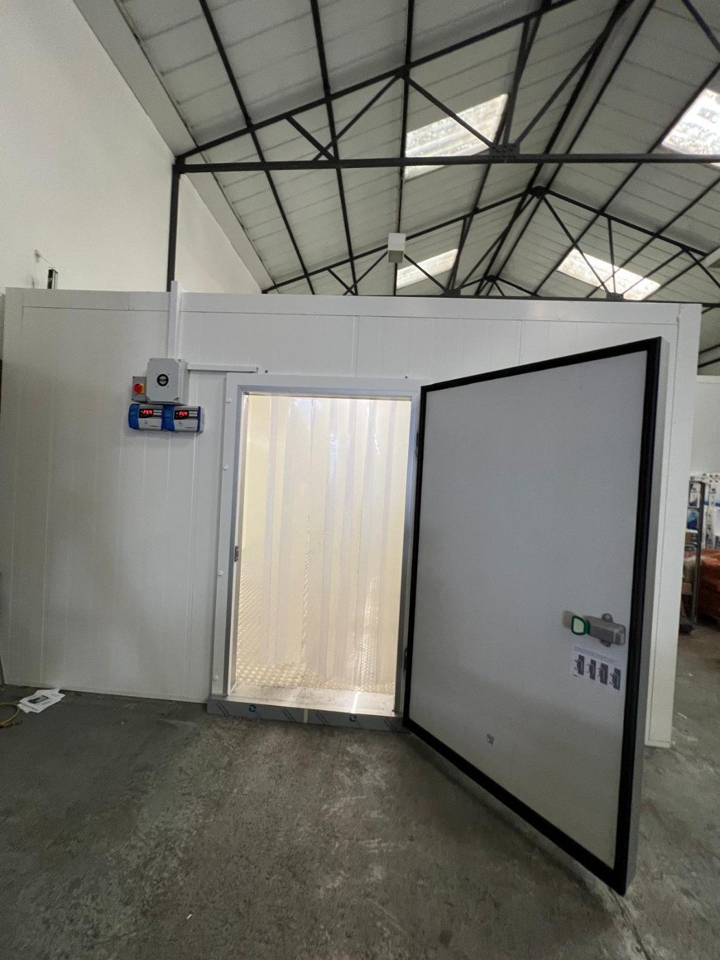 Modular cold room with open insulated door and PVC strip curtain – DLG Shopfitting