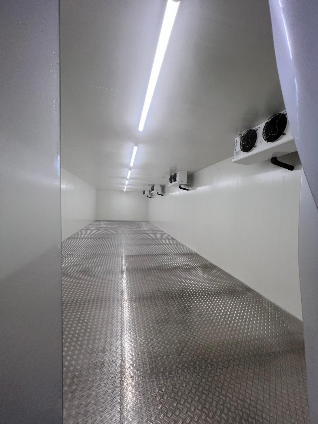 Long walk-in freezer room with anti-slip aluminium floor – freezer room installation by DLG Shopfitting