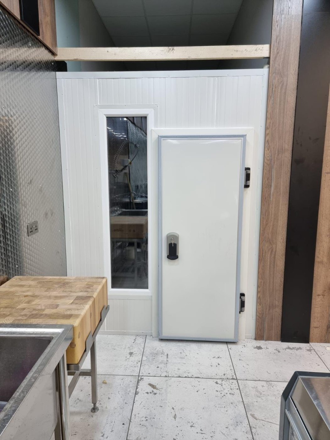 Walk-in coldroom door installed by DLG Shopfitting